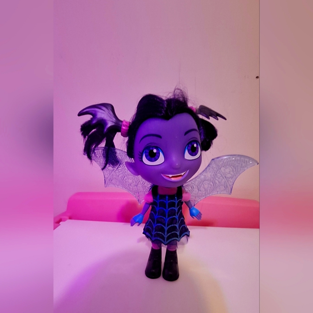 Vampirina Vee 12" Bat-tastic Talking Doll With Light Up Wings and Tablemat